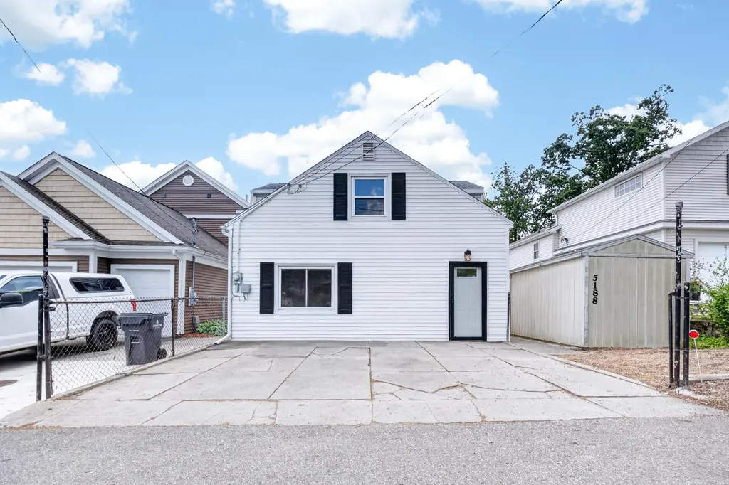 5188 Deep Point Drive Pavilion Township MI 49002