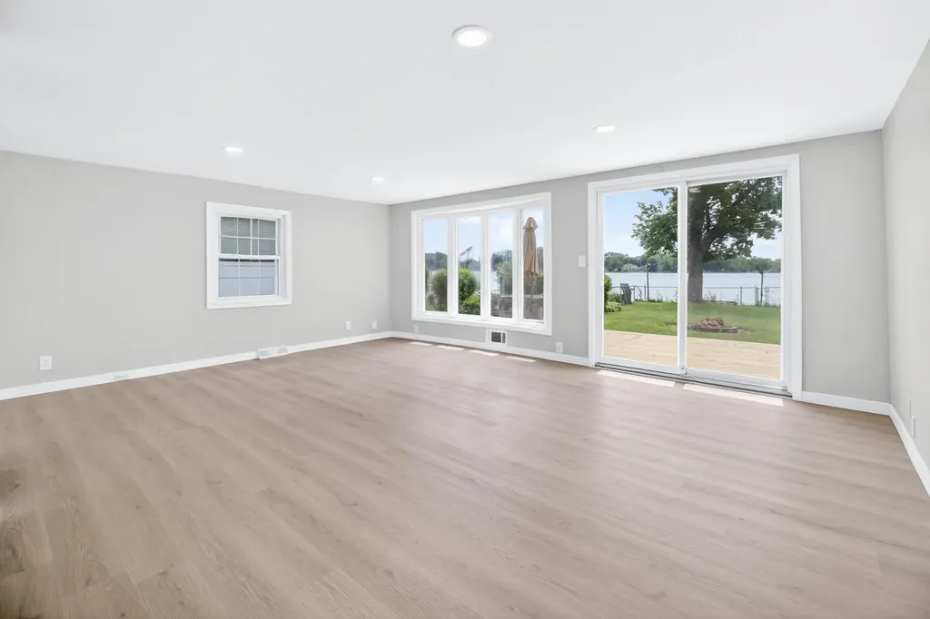 5188 Deep Point Drive Pavilion Township MI 49002
