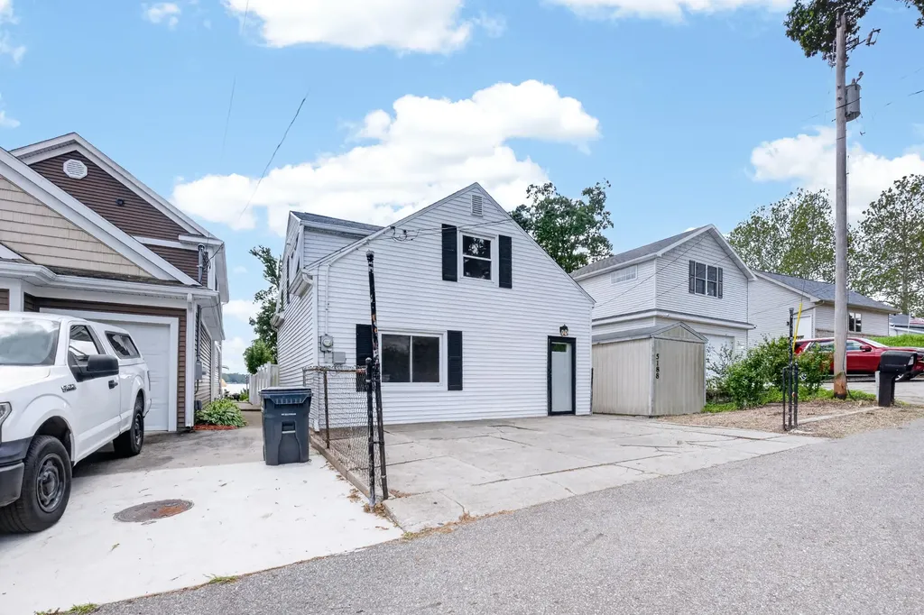 5188 Deep Point Drive Pavilion Township MI 49002
