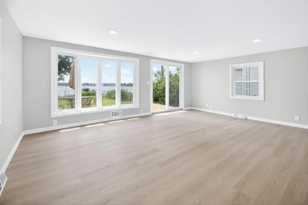 5188 Deep Point Drive Pavilion Township MI 49002