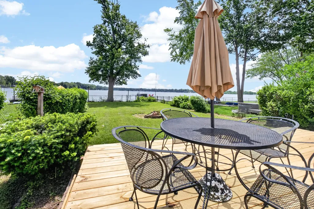 5188 Deep Point Drive Pavilion Township MI 49002