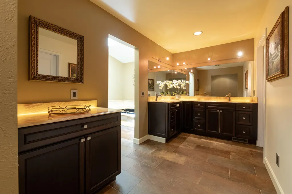 7129 Lakeridge Place Texas Charter Township MI 49009