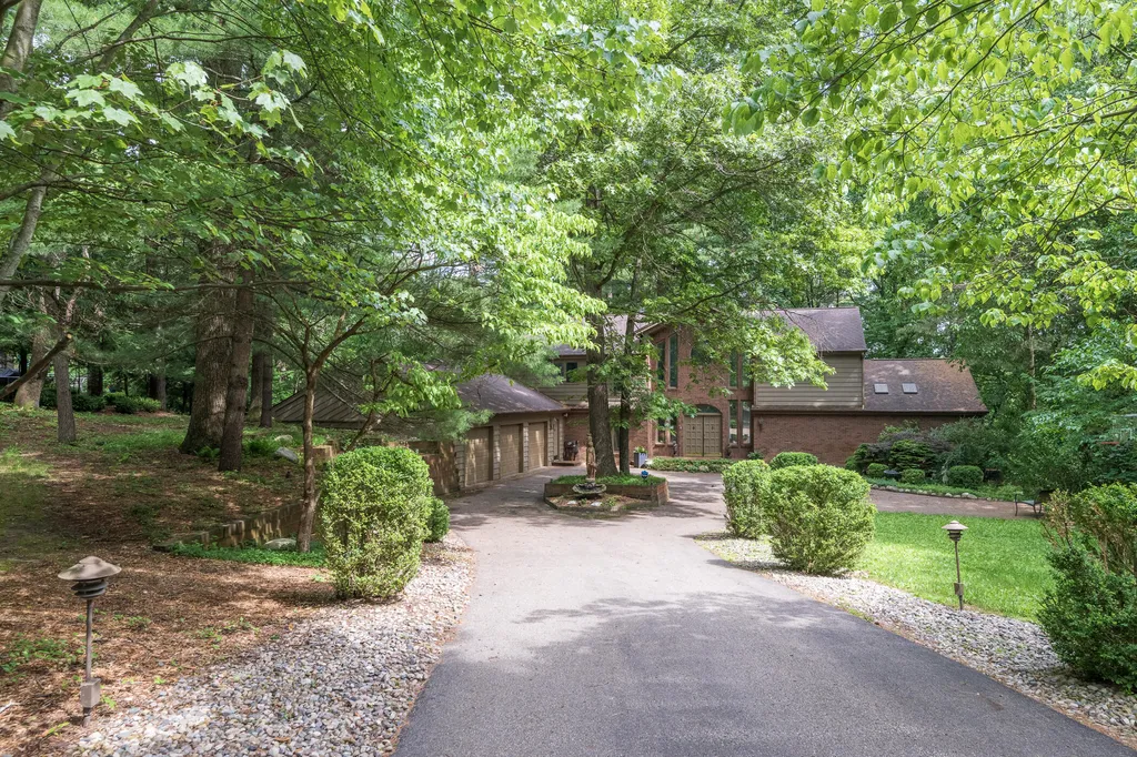 7129 Lakeridge Place Texas Charter Township MI 49009
