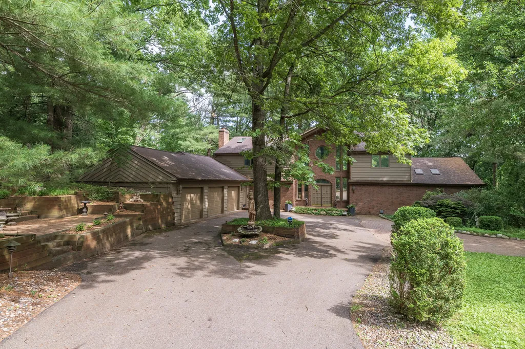 7129 Lakeridge Place Texas Charter Township MI 49009