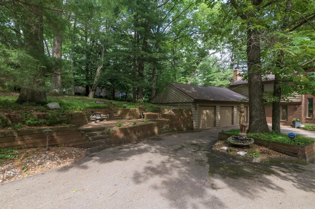 7129 Lakeridge Place Texas Charter Township MI 49009
