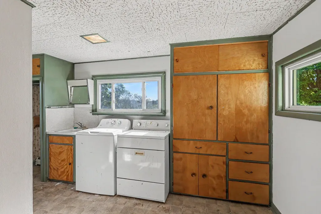 6923 Young Road Bellevue Township MI 49021