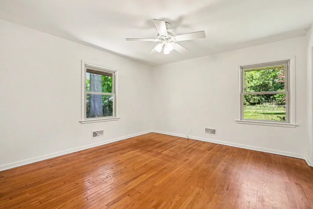 2556 Angling Road Kalamazoo City MI 49008
