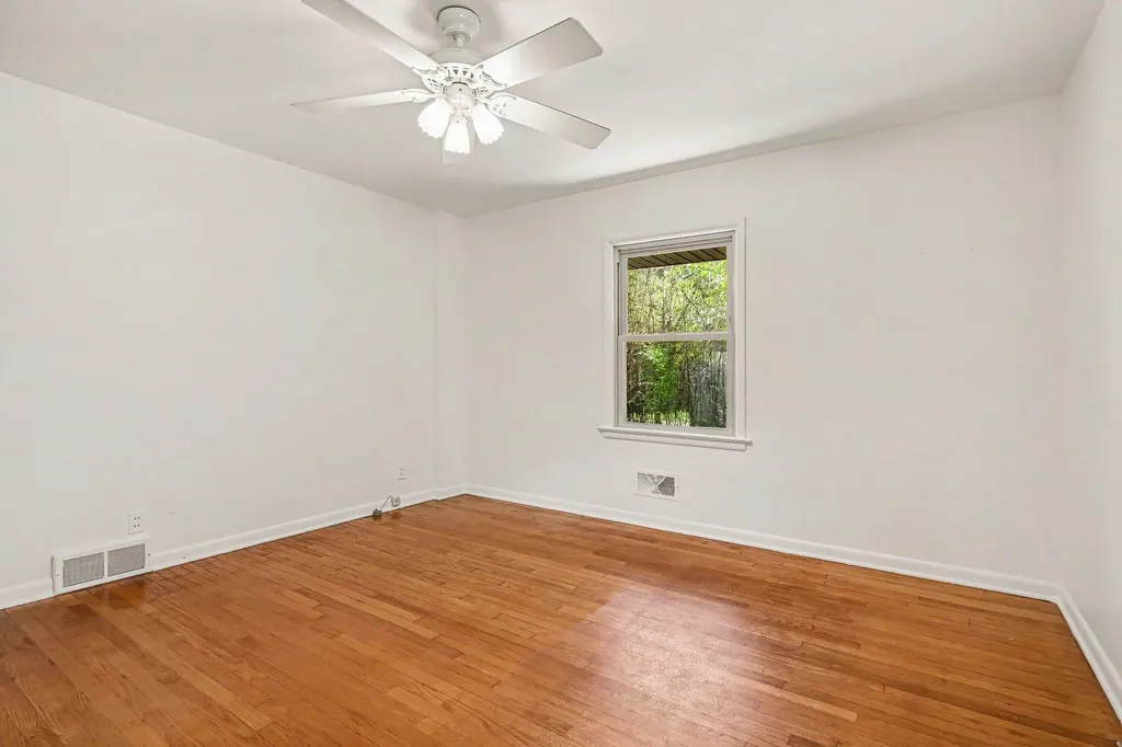 2556 Angling Road Kalamazoo City MI 49008