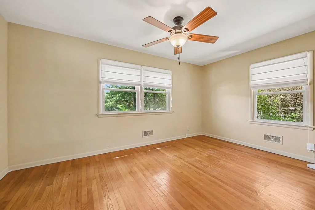 2556 Angling Road Kalamazoo City MI 49008
