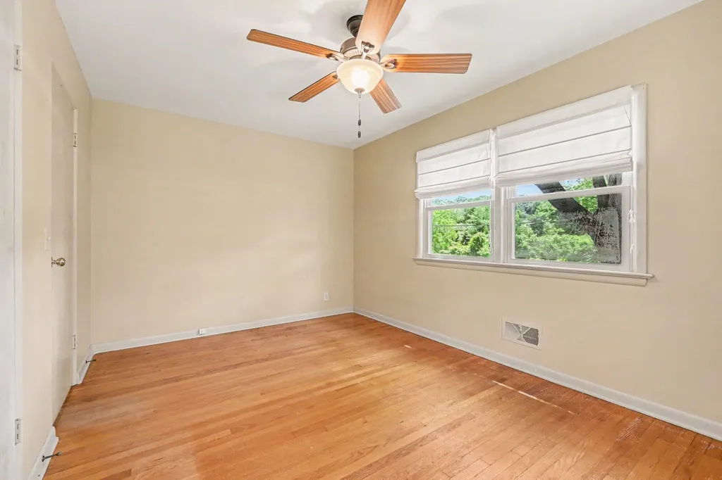 2556 Angling Road Kalamazoo City MI 49008