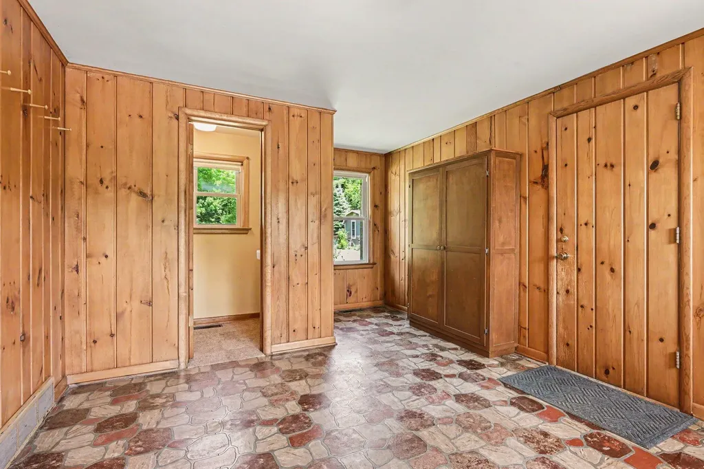 2556 Angling Road Kalamazoo City MI 49008