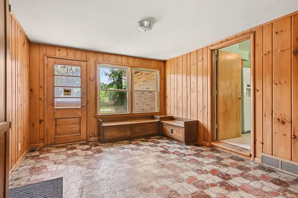 2556 Angling Road Kalamazoo City MI 49008