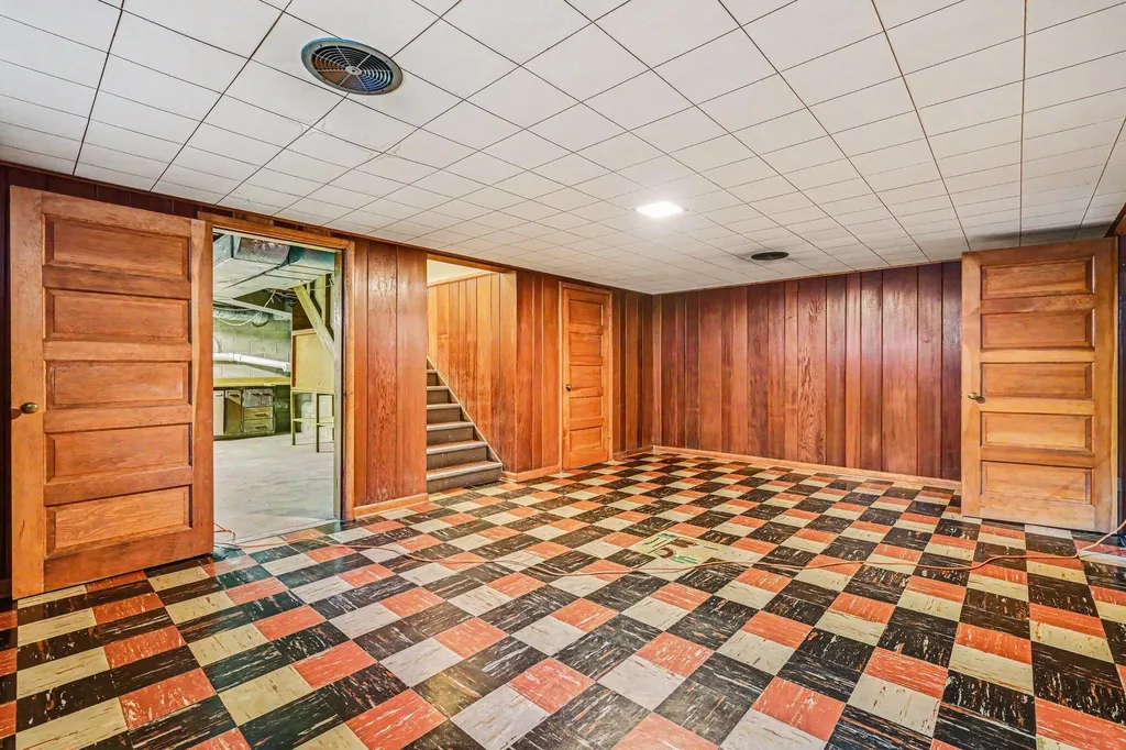 2556 Angling Road Kalamazoo City MI 49008