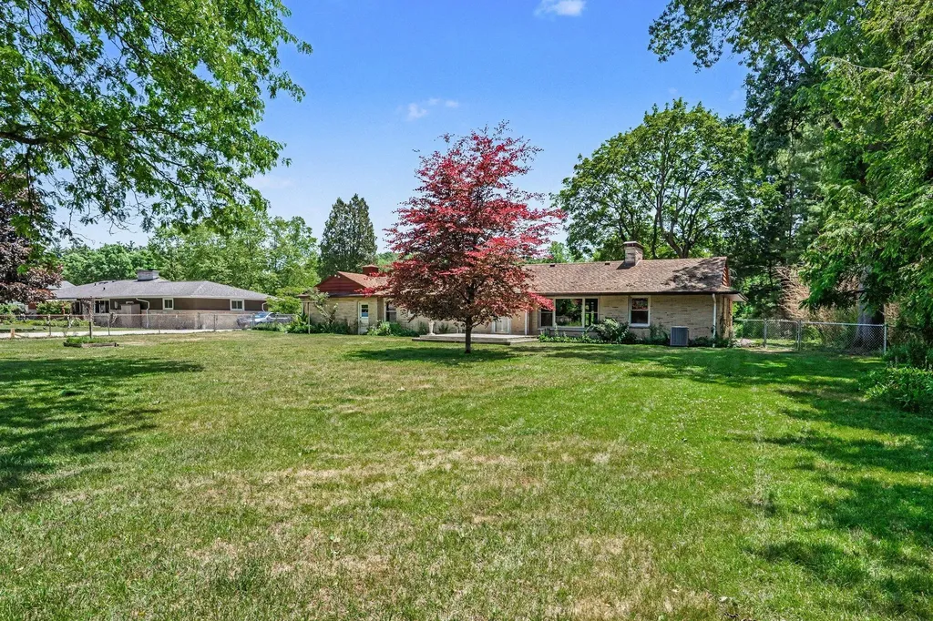2556 Angling Road Kalamazoo City MI 49008
