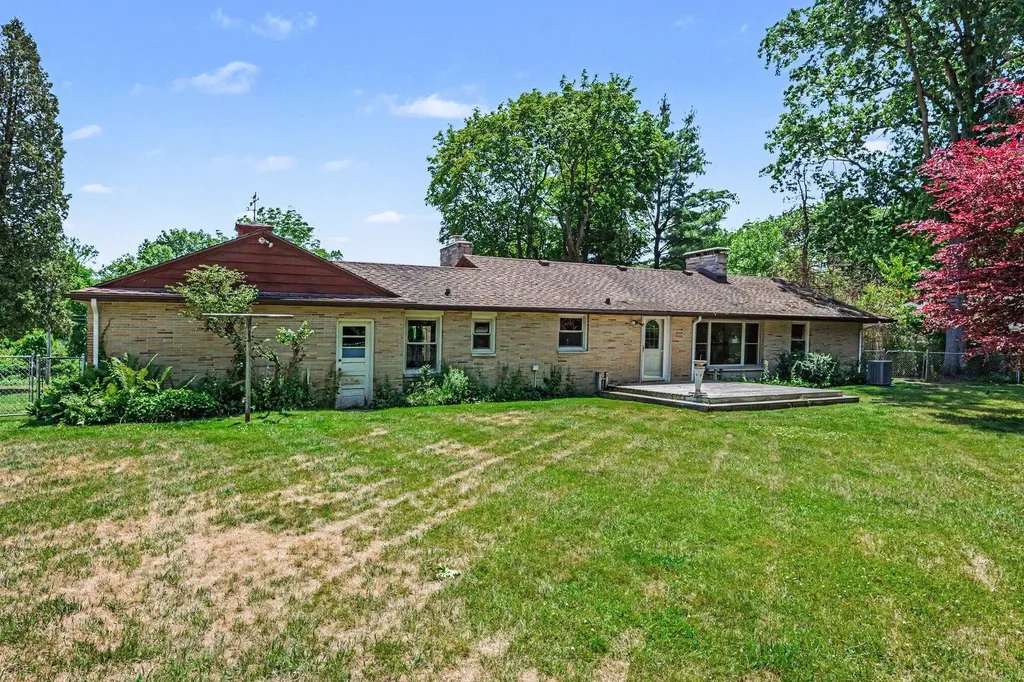 2556 Angling Road Kalamazoo City MI 49008