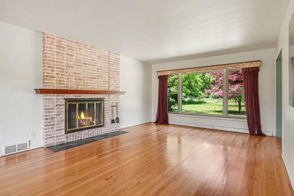 2556 Angling Road Kalamazoo City MI 49008