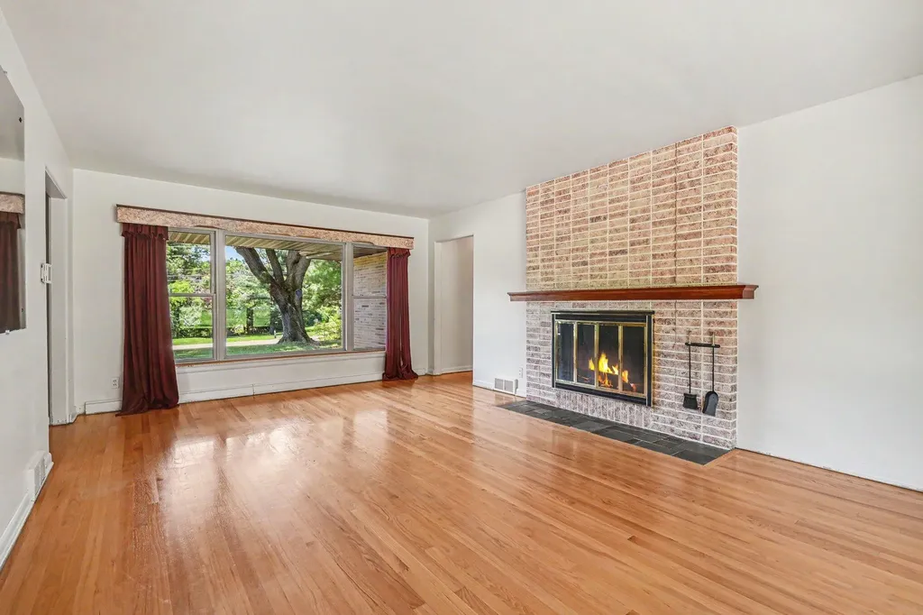 2556 Angling Road Kalamazoo City MI 49008