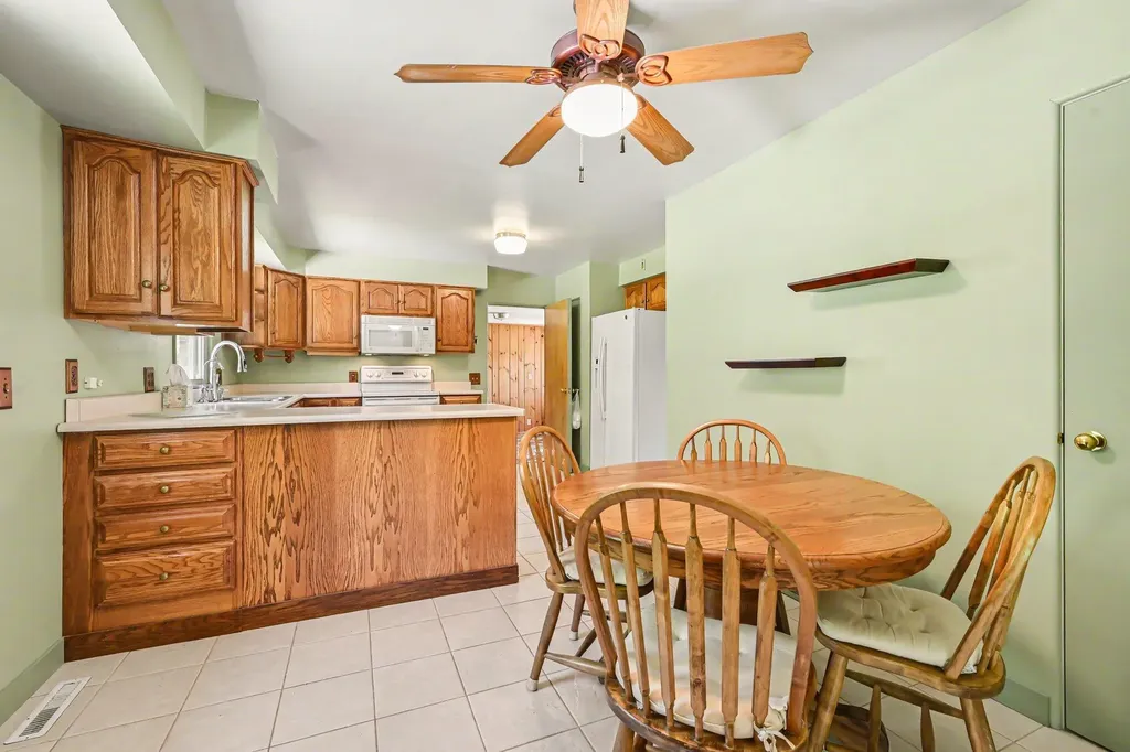 2556 Angling Road Kalamazoo City MI 49008