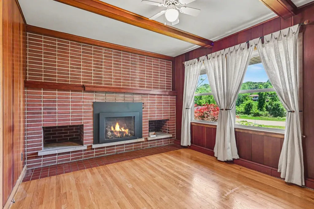 2556 Angling Road Kalamazoo City MI 49008