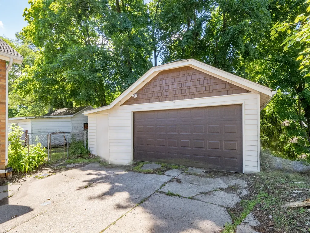 2127 W Main Street Kalamazoo Charter Township MI 49006