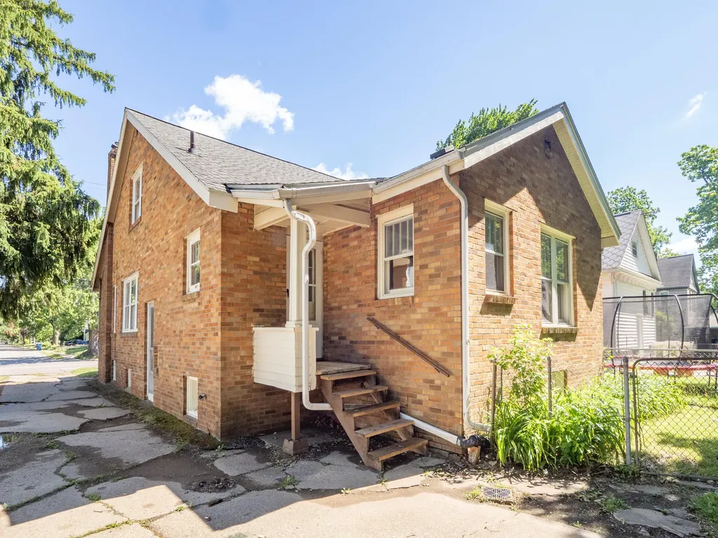 2127 W Main Street Kalamazoo Charter Township MI 49006