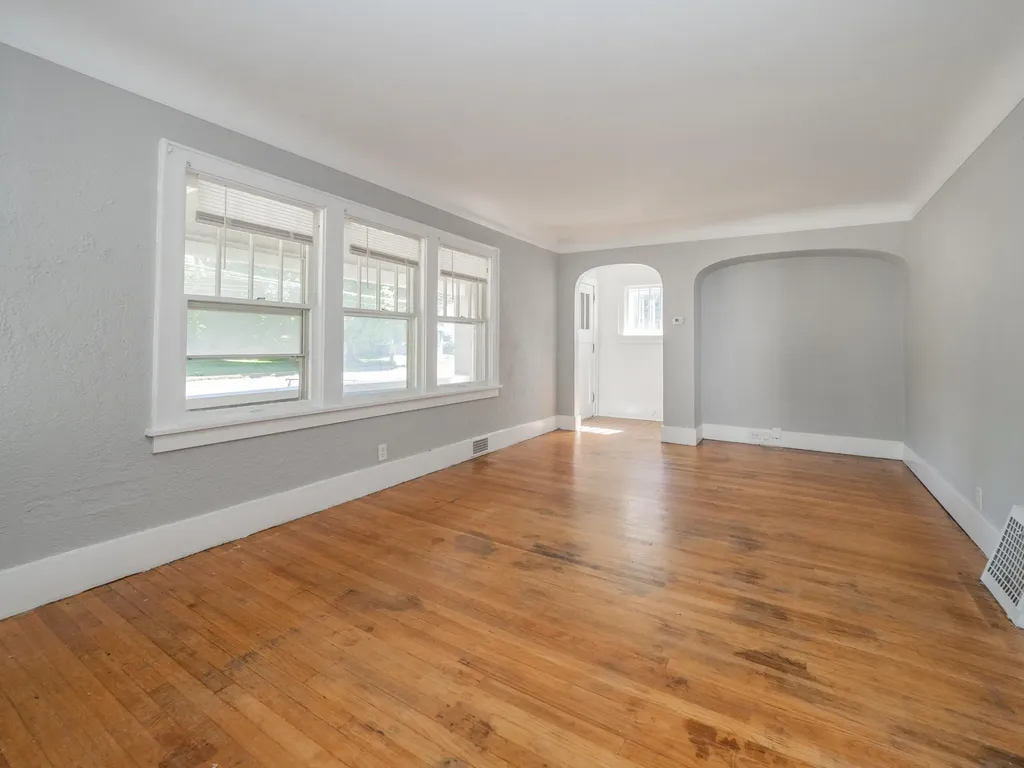 2127 W Main Street Kalamazoo Charter Township MI 49006