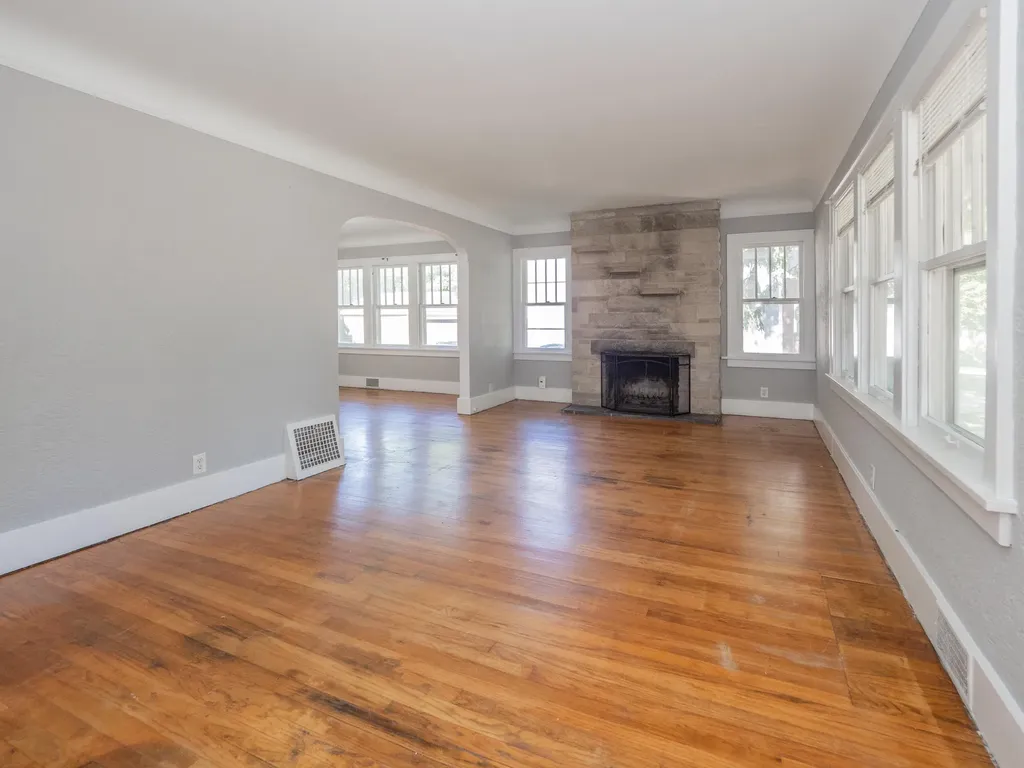 2127 W Main Street Kalamazoo Charter Township MI 49006