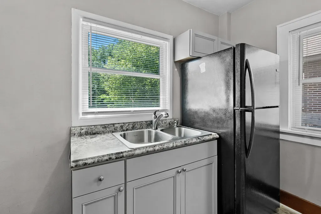 148 E Stockbridge Avenue Kalamazoo City MI 49001