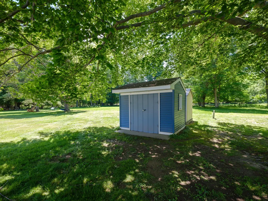 600 North Drive E Marshall City MI 49068