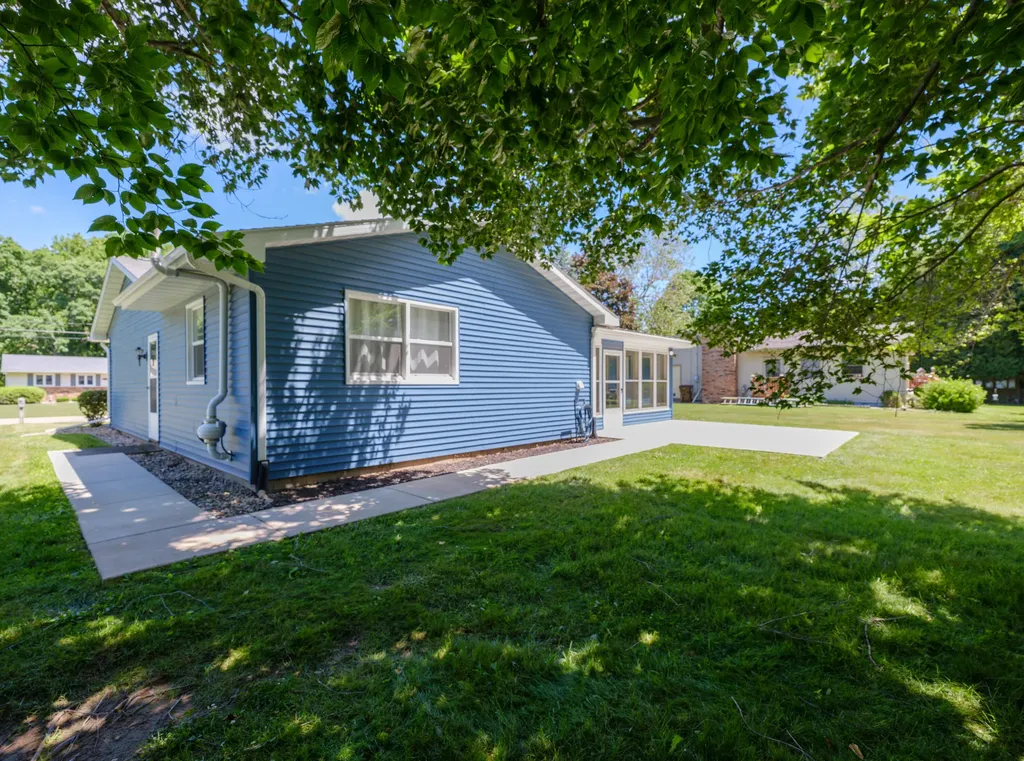 600 North Drive E Marshall City MI 49068