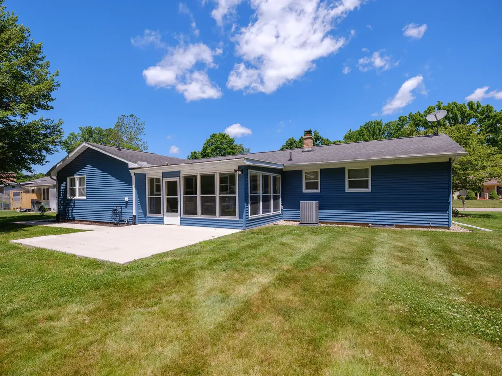 600 North Drive E Marshall City MI 49068