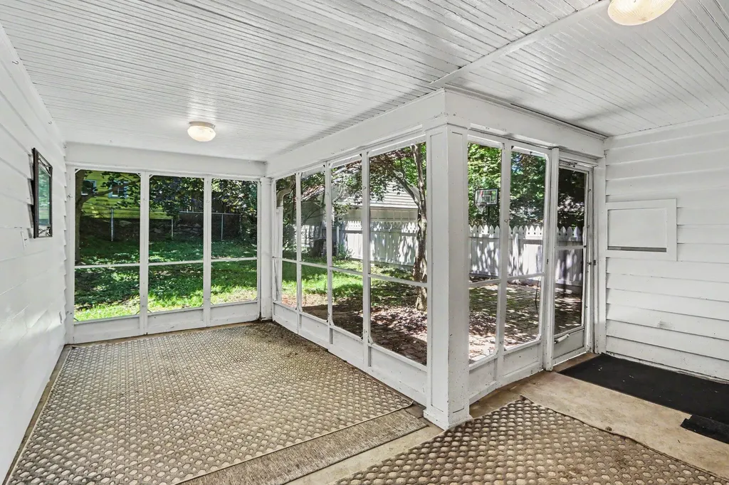 2126 Benjamin Avenue Kalamazoo City MI 49008