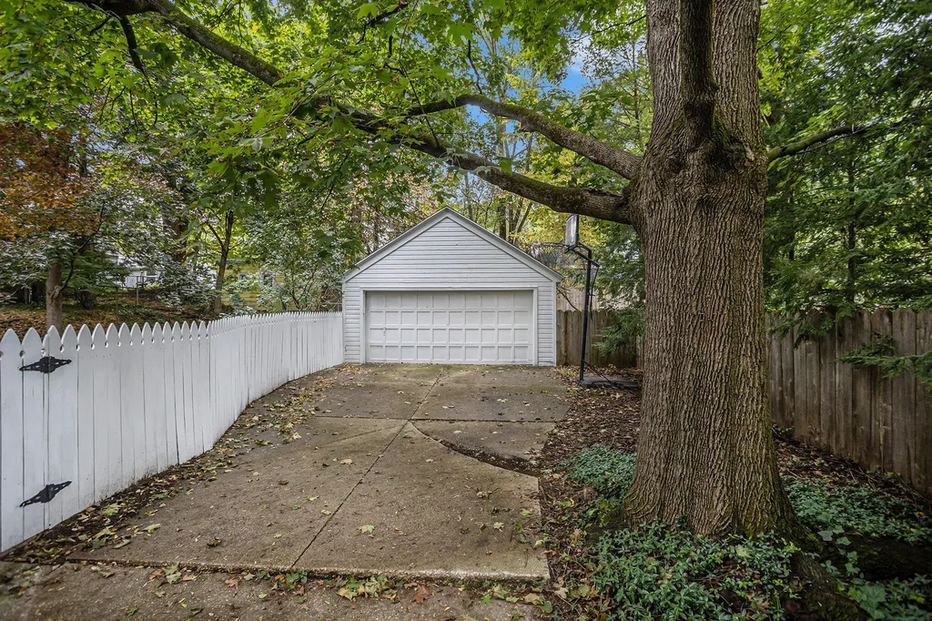 2126 Benjamin Avenue Kalamazoo City MI 49008