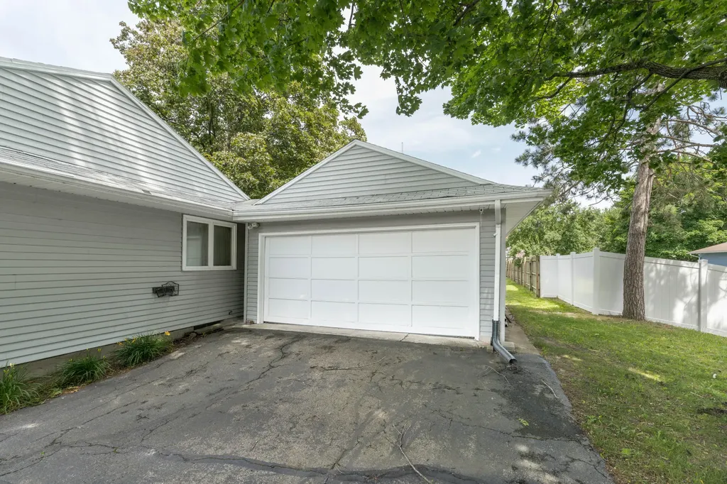 4092 Saratoga Avenue Comstock Charter Township MI 49048