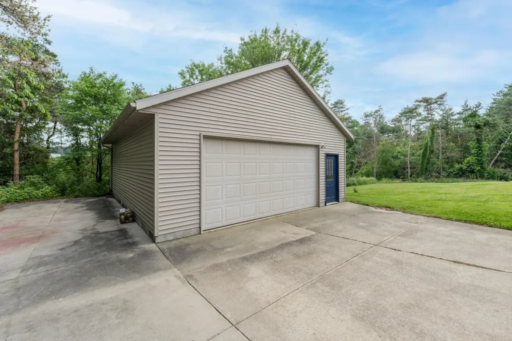 2124 Hilltop View Drive Dorr Township MI 49323