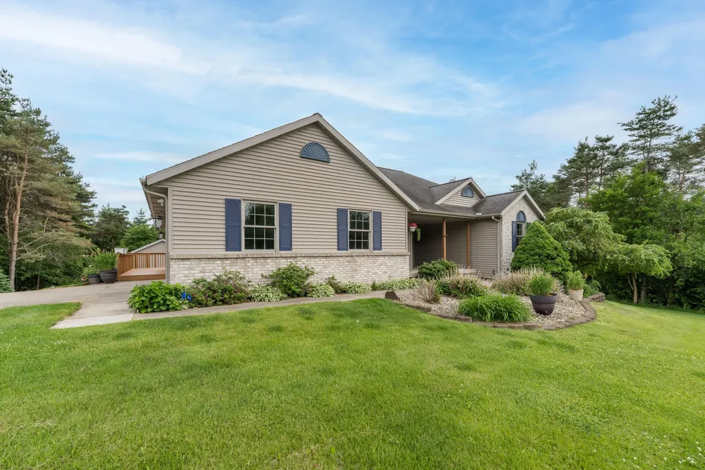 2124 Hilltop View Drive Dorr Township MI 49323