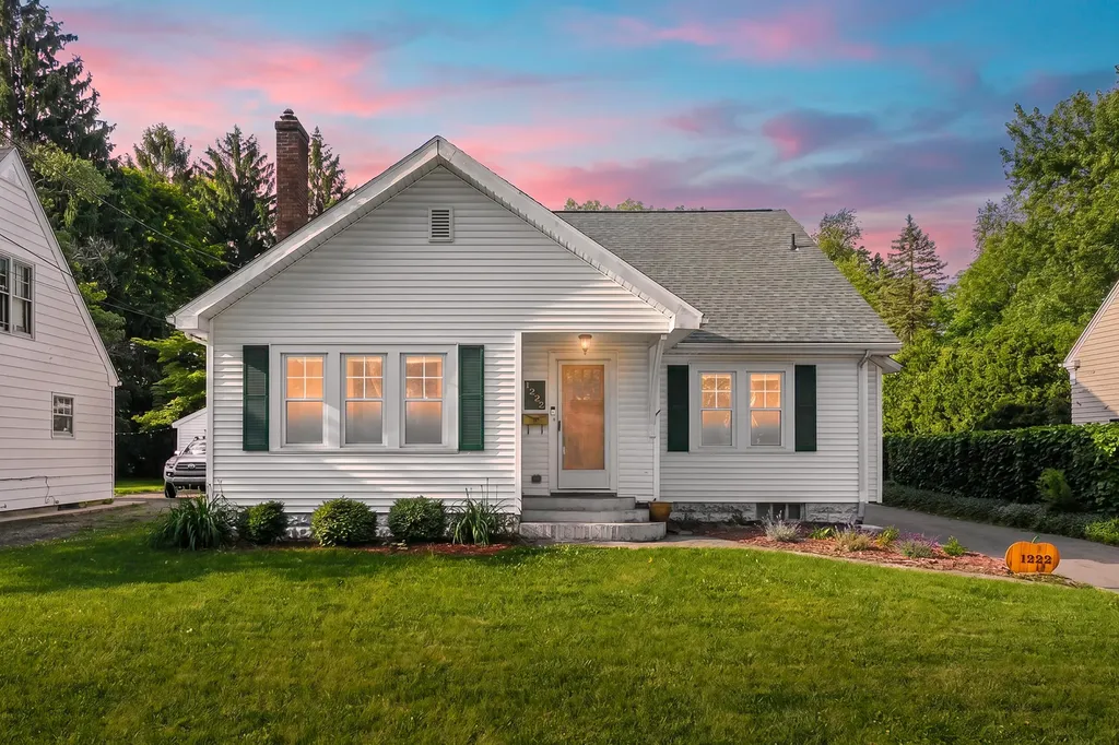 1222 Lakeway Avenue Kalamazoo City MI 49001