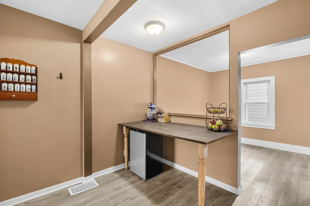 1222 Lakeway Avenue Kalamazoo City MI 49001