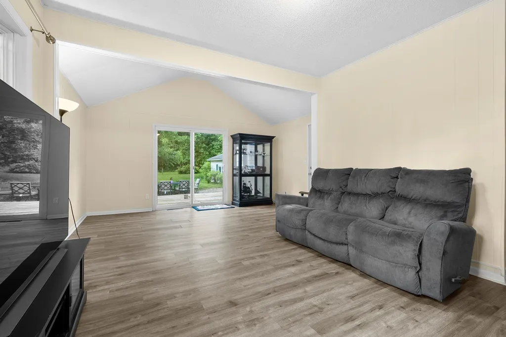1222 Lakeway Avenue Kalamazoo City MI 49001