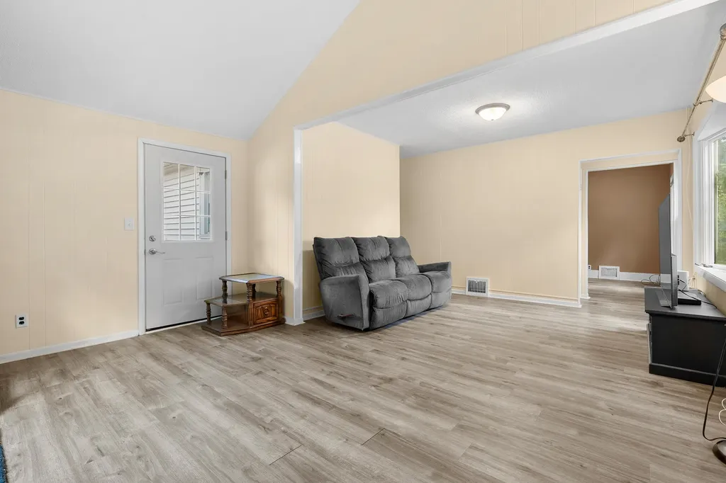 1222 Lakeway Avenue Kalamazoo City MI 49001