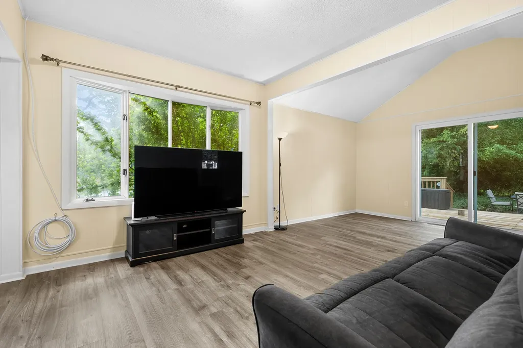 1222 Lakeway Avenue Kalamazoo City MI 49001