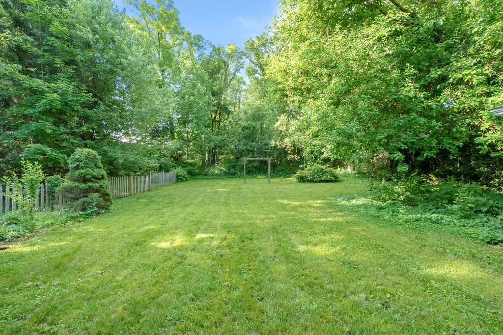 1222 Lakeway Avenue Kalamazoo City MI 49001