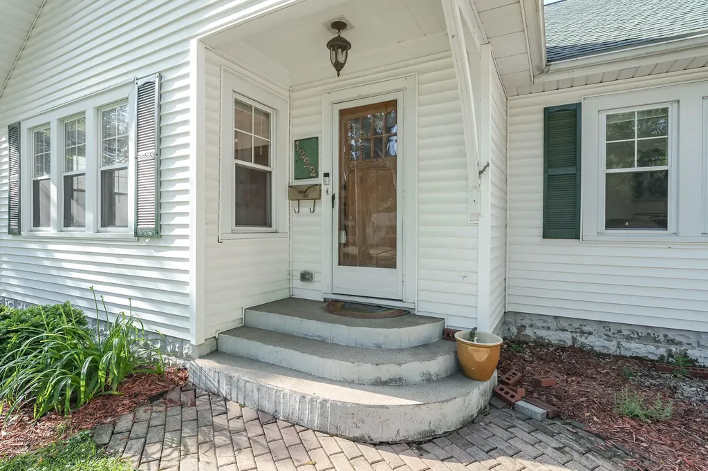 1222 Lakeway Avenue Kalamazoo City MI 49001