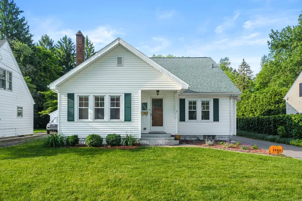 1222 Lakeway Avenue Kalamazoo City MI 49001