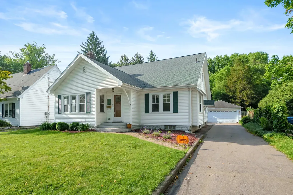 1222 Lakeway Avenue Kalamazoo City MI 49001