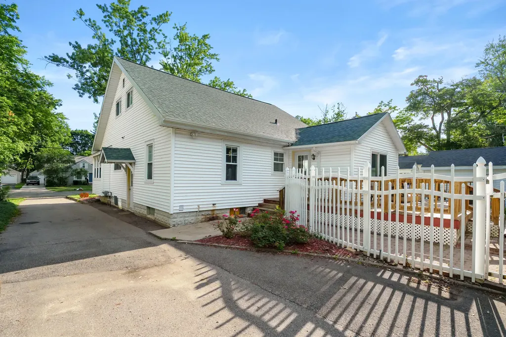 1222 Lakeway Avenue Kalamazoo City MI 49001