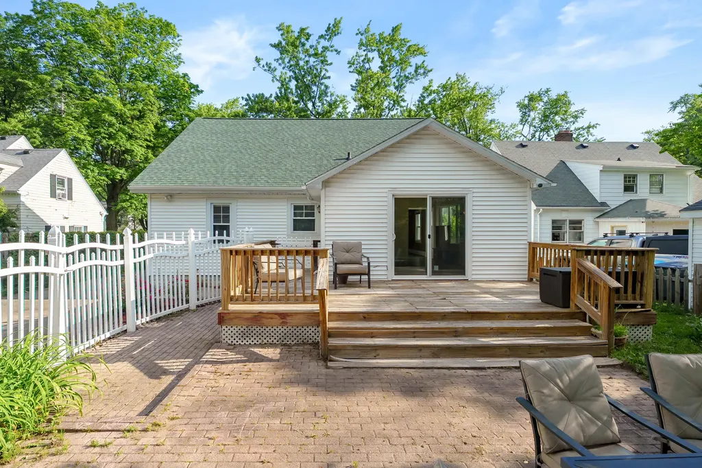 1222 Lakeway Avenue Kalamazoo City MI 49001