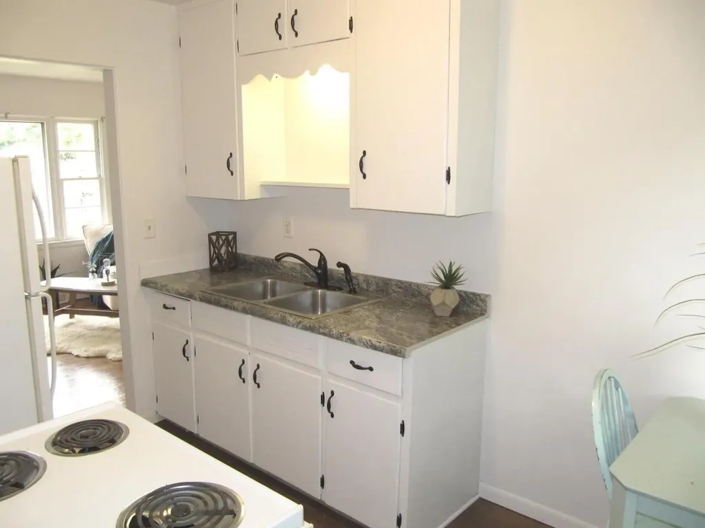 1021 Avondale Circle Kalamazoo Charter Township MI 49048