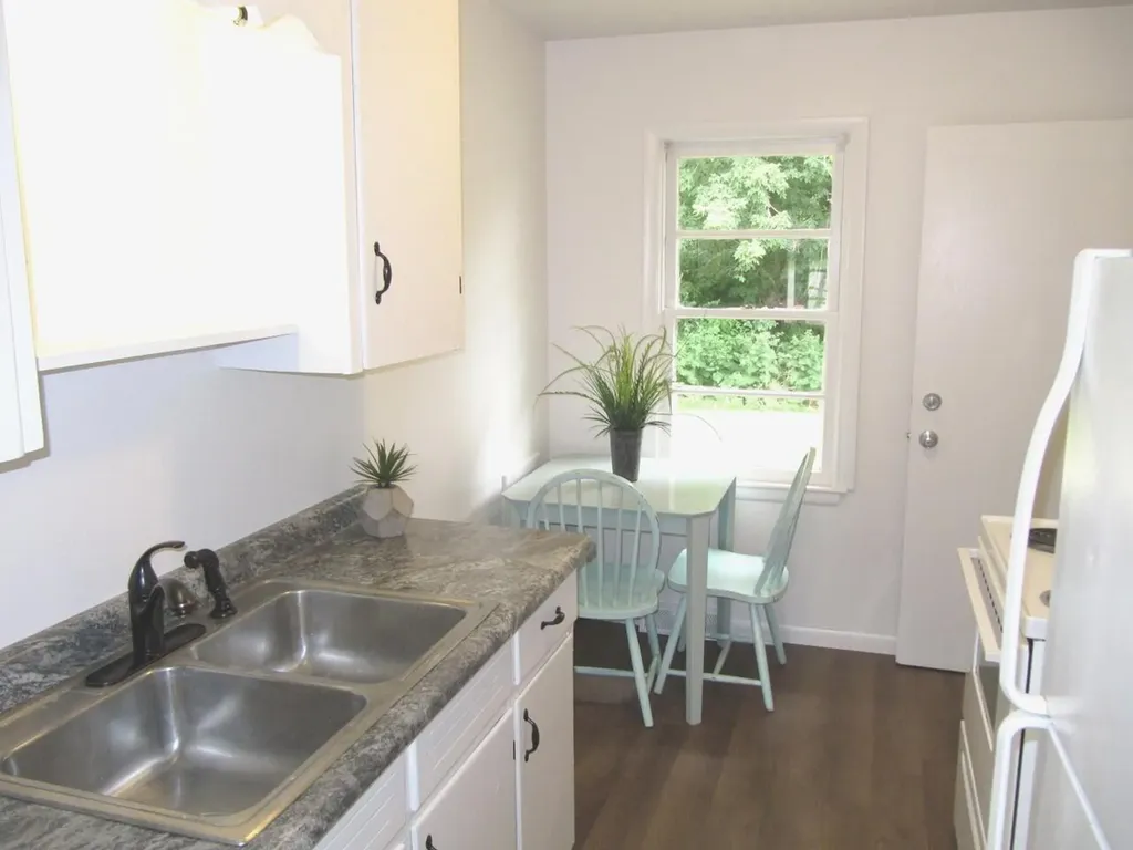 1021 Avondale Circle Kalamazoo Charter Township MI 49048