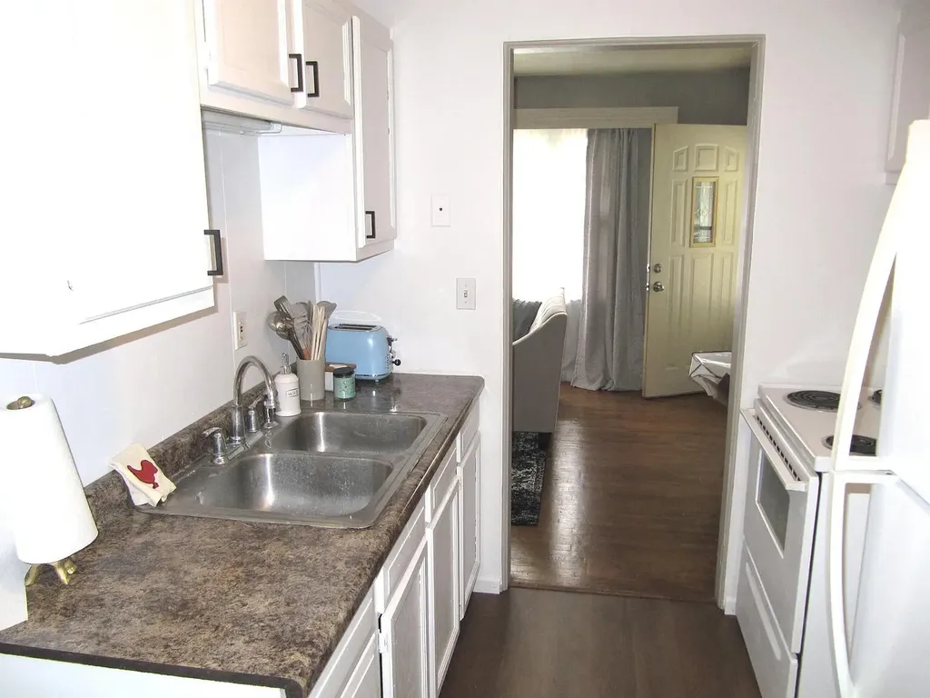 1021 Avondale Circle Kalamazoo Charter Township MI 49048